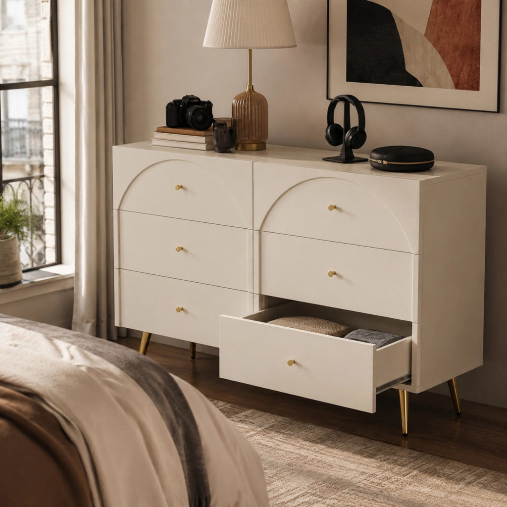 Cassettiera Capiente Con 6 Cassetti Mobile Design Moderno Minimal Per Camera Da Letto Ingresso Cameretta E Stanza Ospiti Dotata Di Piedini E Dettagli Oro 120 X 40 X 85 Cm Bianco