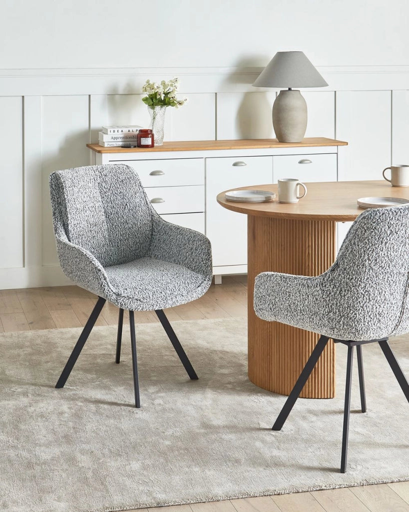 Sedia da pranzo girevole con schienale curvo bouclè bianco e nero stile scandinavo