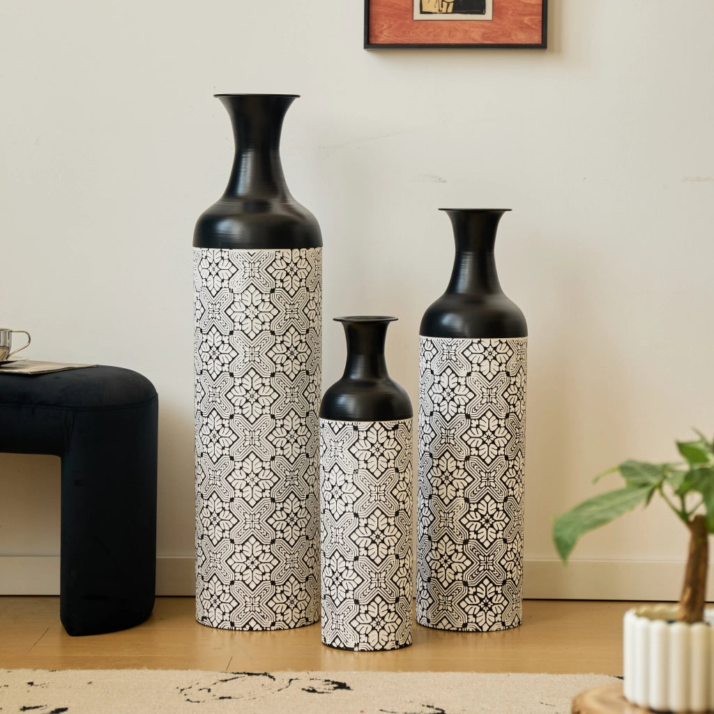 Vaso da pavimento in metallo con motivo geometrico bianco e nero, set di 3 pezzi impilabili 83 65 50 cm