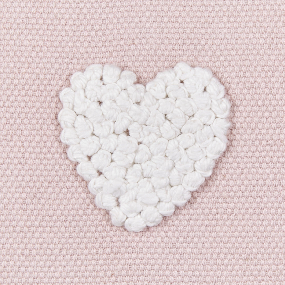Set di 2 cuscini in cotone ricamati con motivo a cuoricini rosa 45 x 45 cm imbottiti morbidi