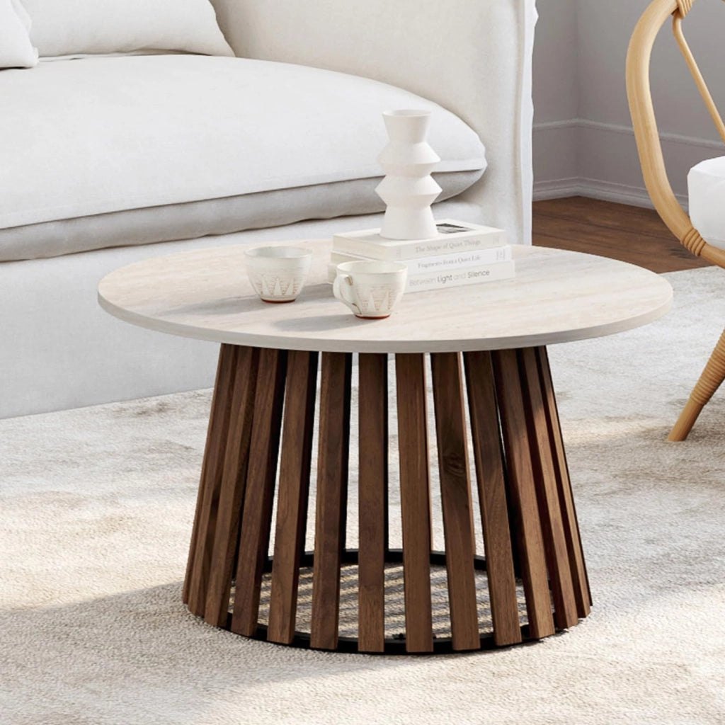 Tavolino rotondo Carmen 70 cm piede in legno in doghe effetto noce e vassoio travertino