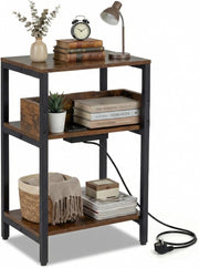 Tavolino Laterale a 3 Livelli con Stazione di Ricarica, Comodino con Presa Elettrica, Porte USB e Ripiani Aperti, Tavolino Stretto 40 x 30 x 61 cm, Tavolino da Salotto e Camera da Letto