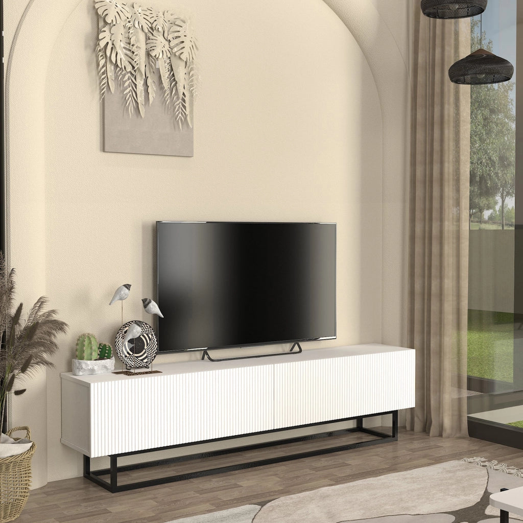 Mobile Porta TV Verpsboga a 2 Ante Decorative e Telaio in Metallo 180x32x47 cm - Bianco [en.casa]