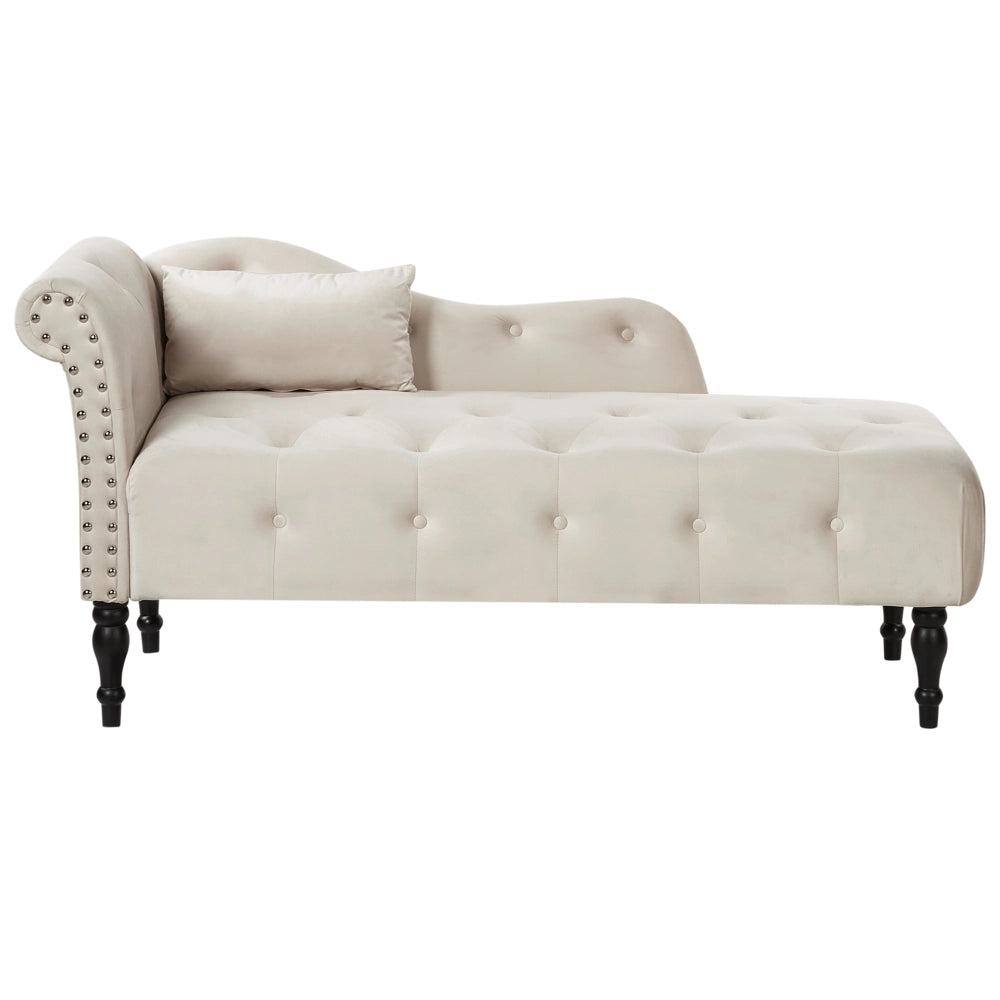 Chaise longue in velluto beige chiaro imbottito con rivestimento a sinistra e cuscino in stile retrò tradizionale