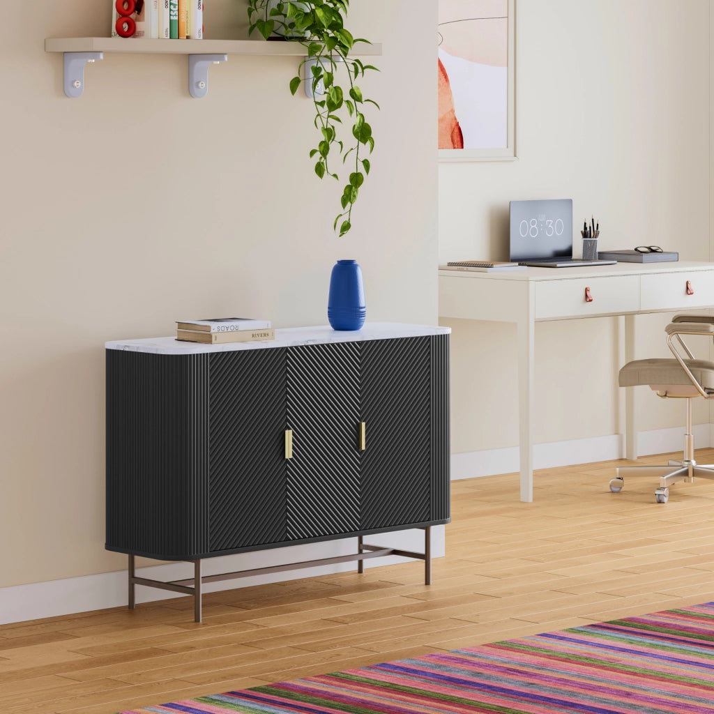 Mobile Contenitore Olvehok a 3 Ante Credenza con 4 Scomparti 110 x 40 x 77 cm - Nero / Effetto Marmo Bianco [en.casa]