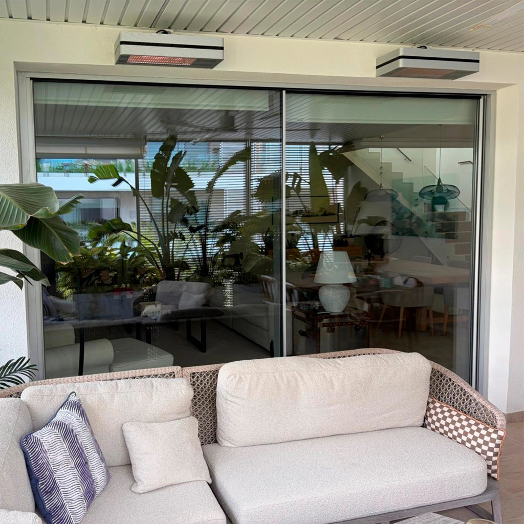 Sined Caldo Ira Inox 2000 Riscaldatore a Infrarossi Da Patio Con 2000w Regolabile Argento Realizzato In Acciaio e Alluminio Telecomando Con Timer Incluso Protezione Ip65 Ideale Per Bar e Ristoranti