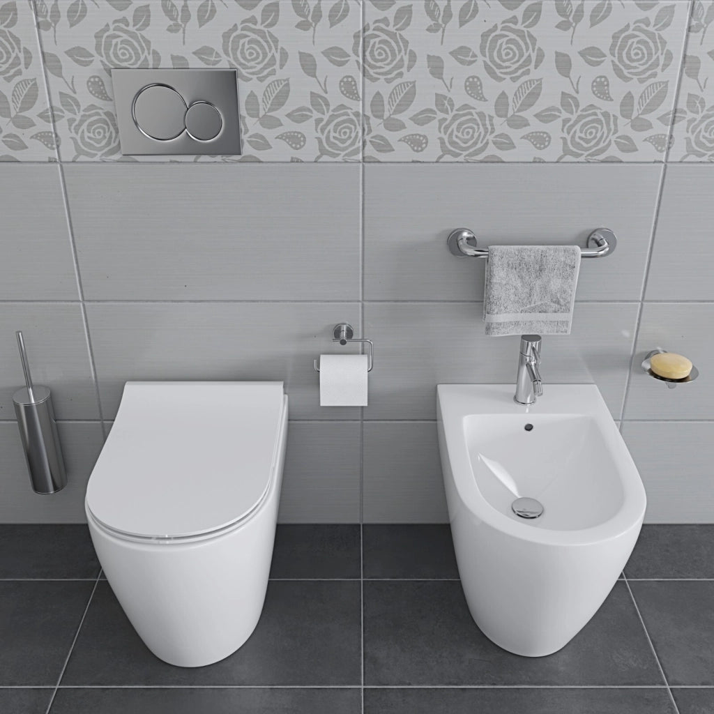Sanitari Filo Muro Coppia Vaso WC E Bidet In Ceramica Design Moderno Completi Di Copriwater Chiusura Soft Close Ideali Per Arredo Bagno Elegante Colore Bianco Lucido
