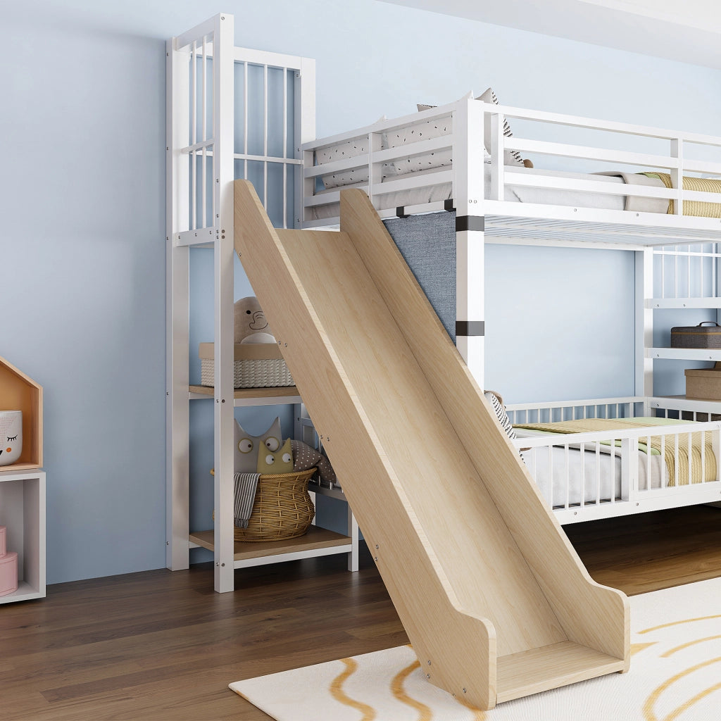 Letto a soppalco per bambini in metallo con scivolo, scala contenitore e ripiani integrati, 90x200 cm, bianco