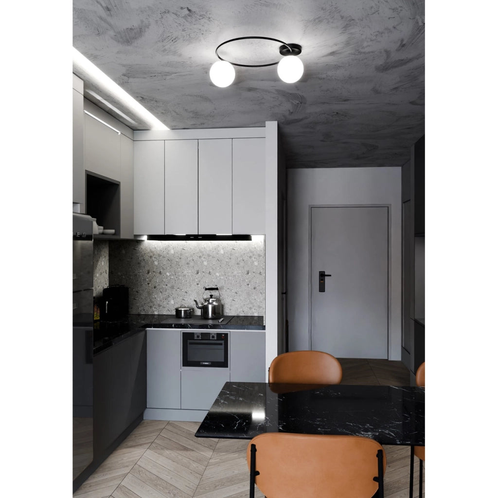 Lampada da soffitto SOPRA con struttura in acciaio nero e sfere in vetro opale