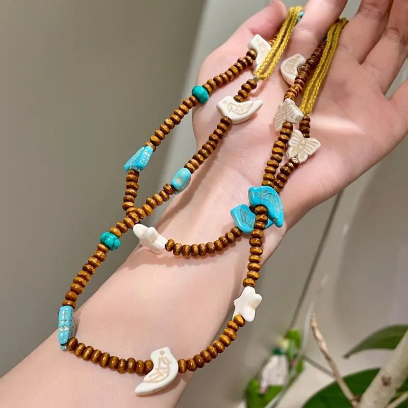 Collana vintage con farfalla e perline: ciondolo a stella in legno fatto a mano