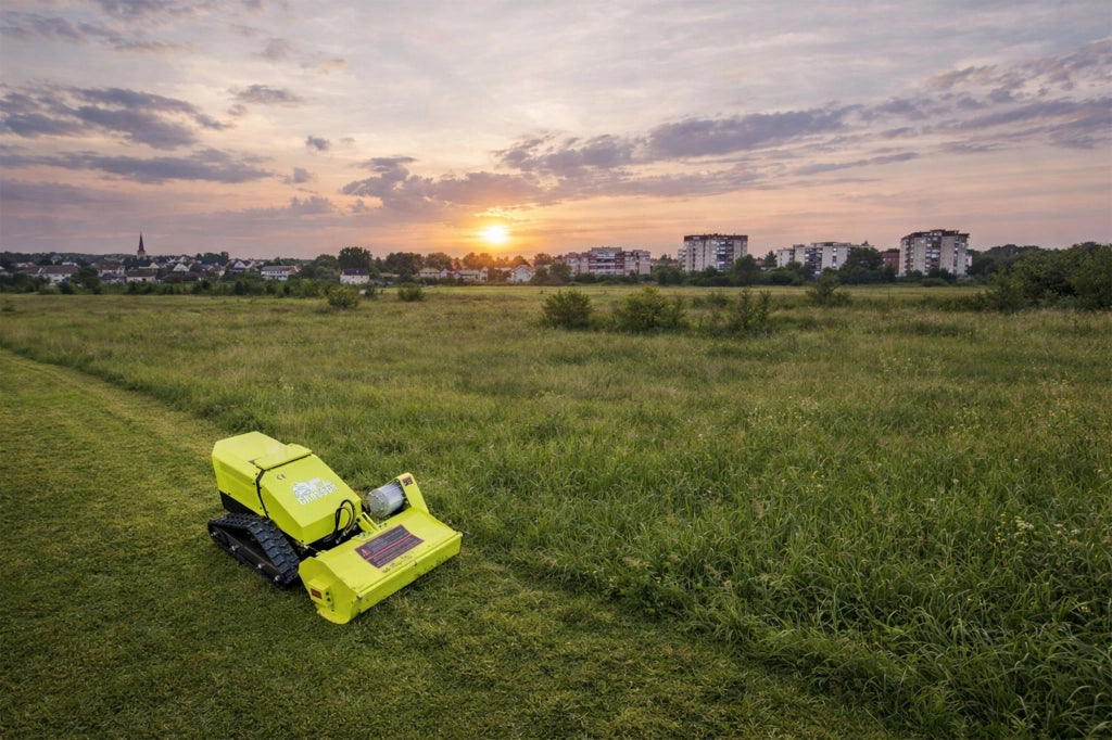 Kosiatrice Trinciatrice Elettrica Grassor AgroForce 800E-10 – 80 cm, 3000W, Batteria 8kWh, Telecomando 200 m, Cingolata