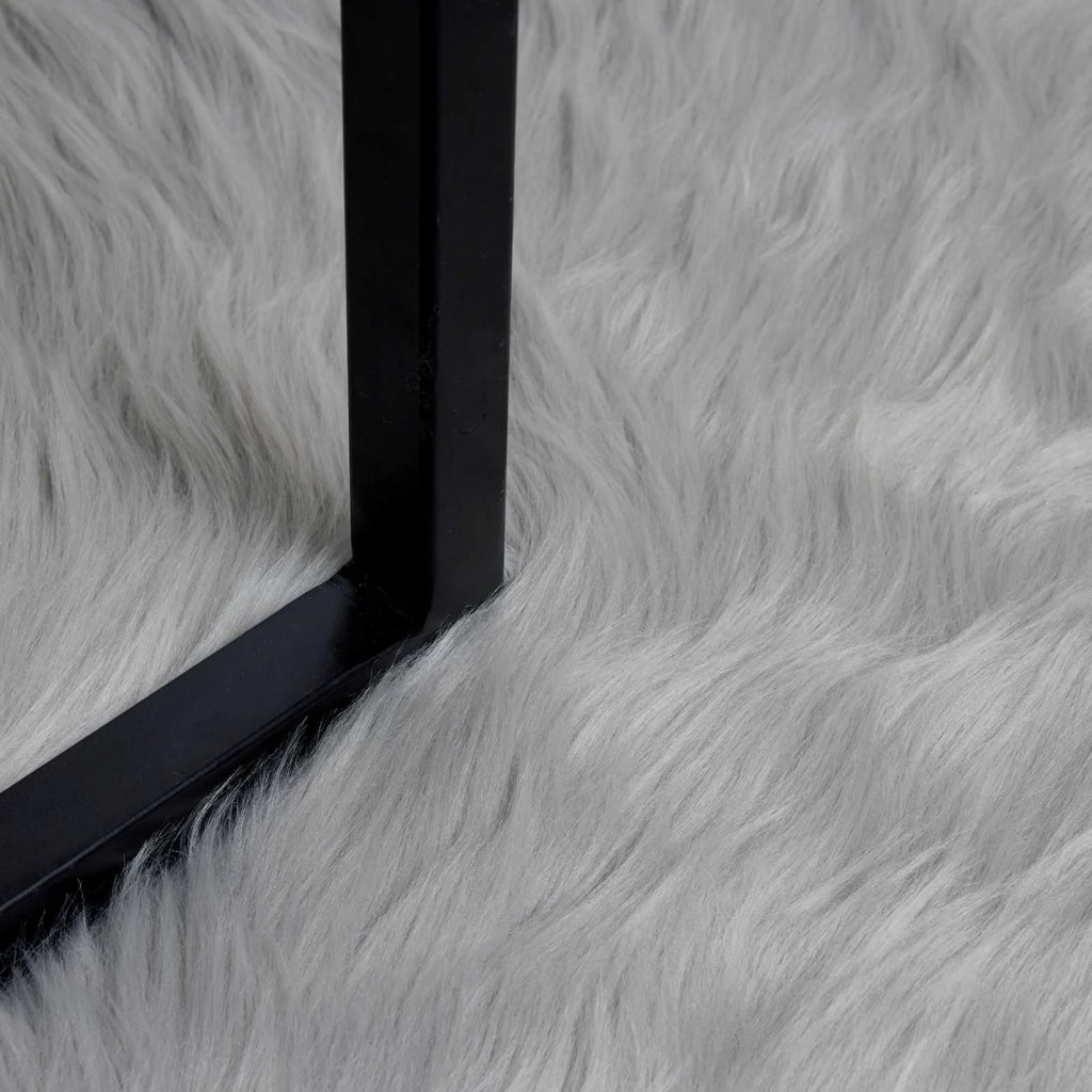 Tappeto in finta TAFALLA Grigio 60 x 90 cm Poliestere 42021541