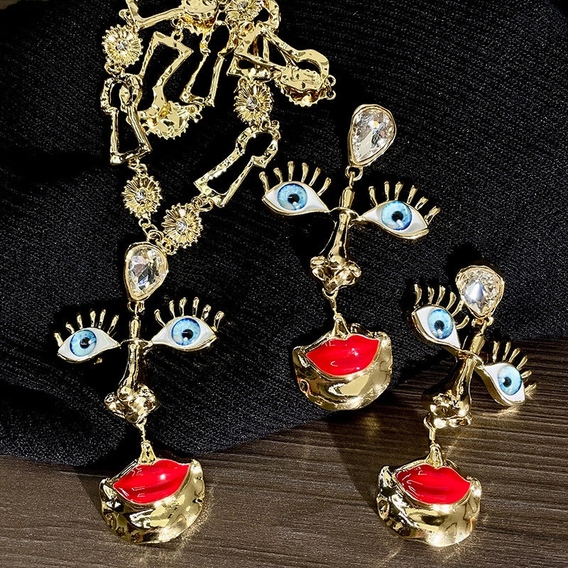 Set vintage con collana lunga e orecchini a forma di labbra rosse