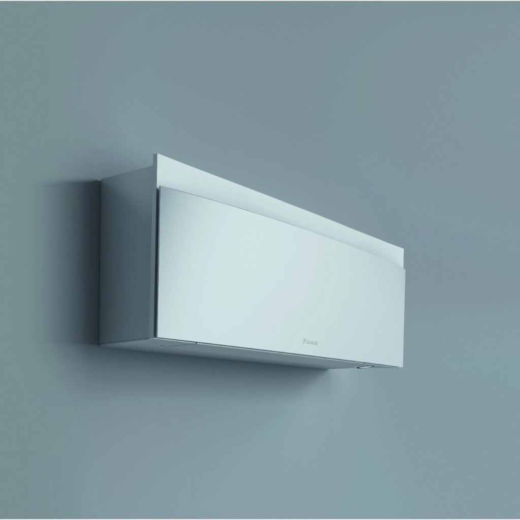 Unità Interna a Parete Daikin Bluevolution serie EMURA WHITE III 7000 Btu FTXJ20AW R-32 Wi-Fi Integrato Colore Bianco Opaco