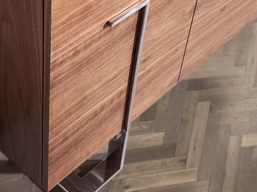 Credenza in legno di noce e acciaio cromato