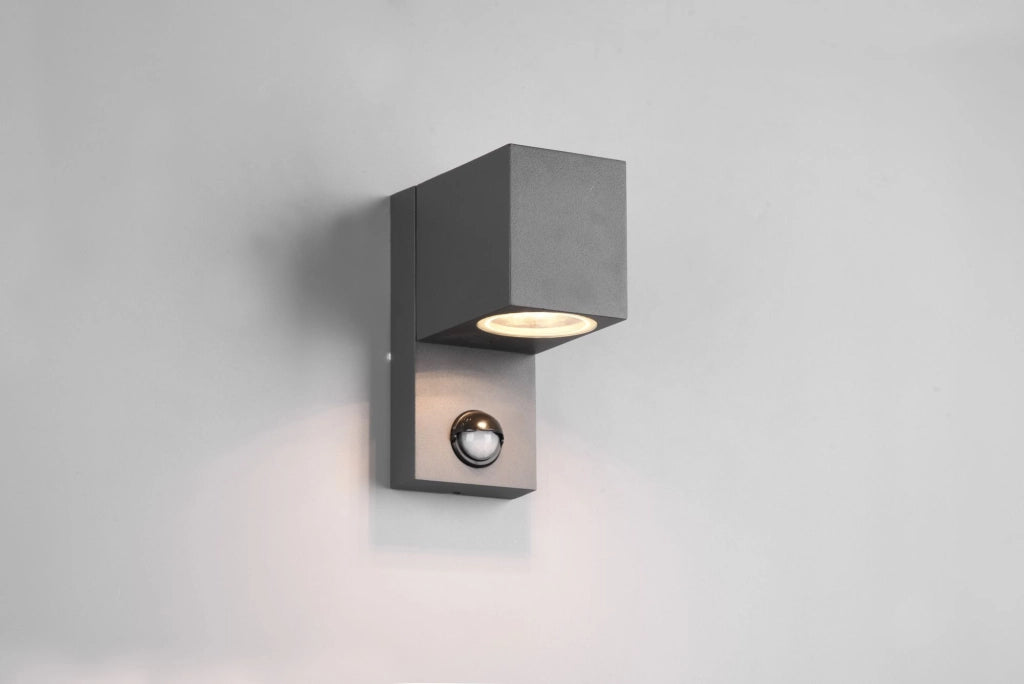 ROYA APPLIQUE DA ESTERNO FUSIONE ALLUMINIO SQUADRATA ANTRACITE CON SENSORE DI MOVIMENTO IP44 H.15CM 1 LUCE ATTACCO GU10