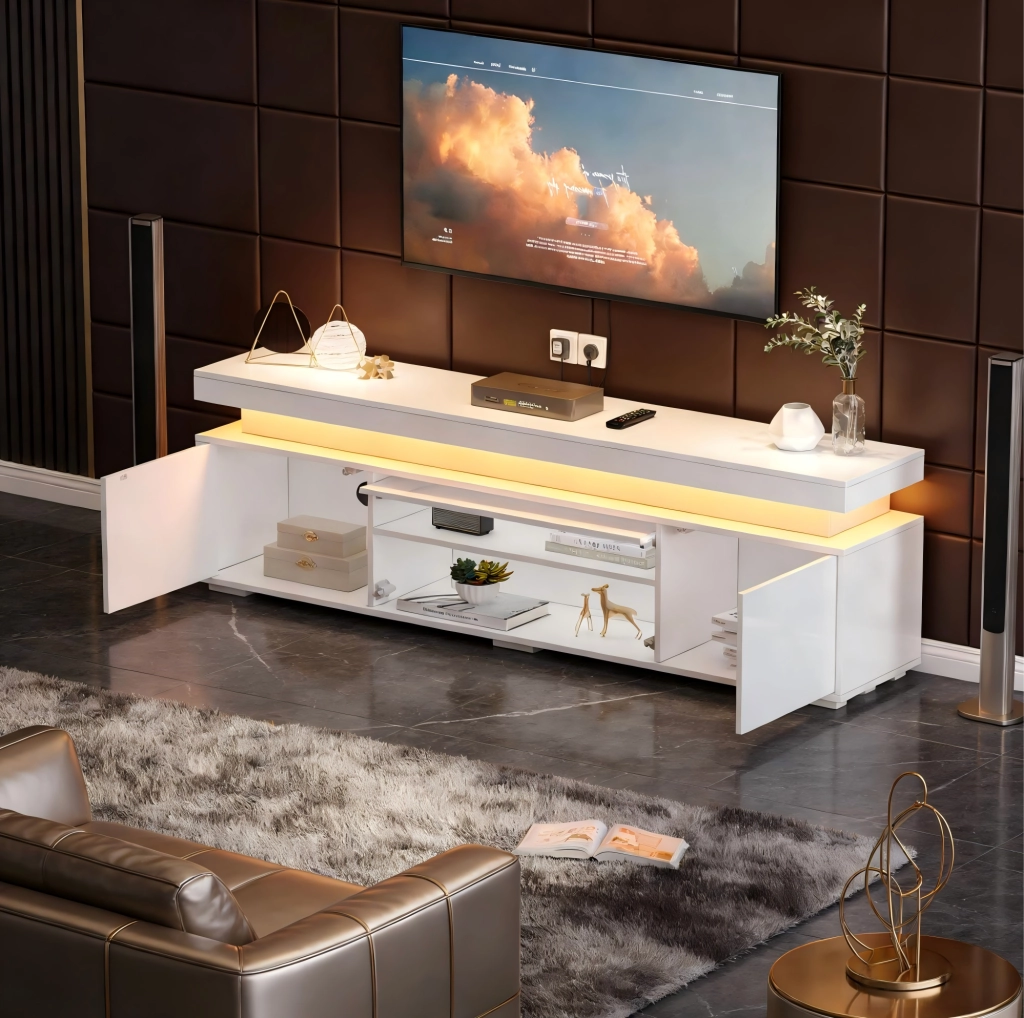 Mobile TV freestanding 150x35x43 cm con 3 ante e LED; bianco