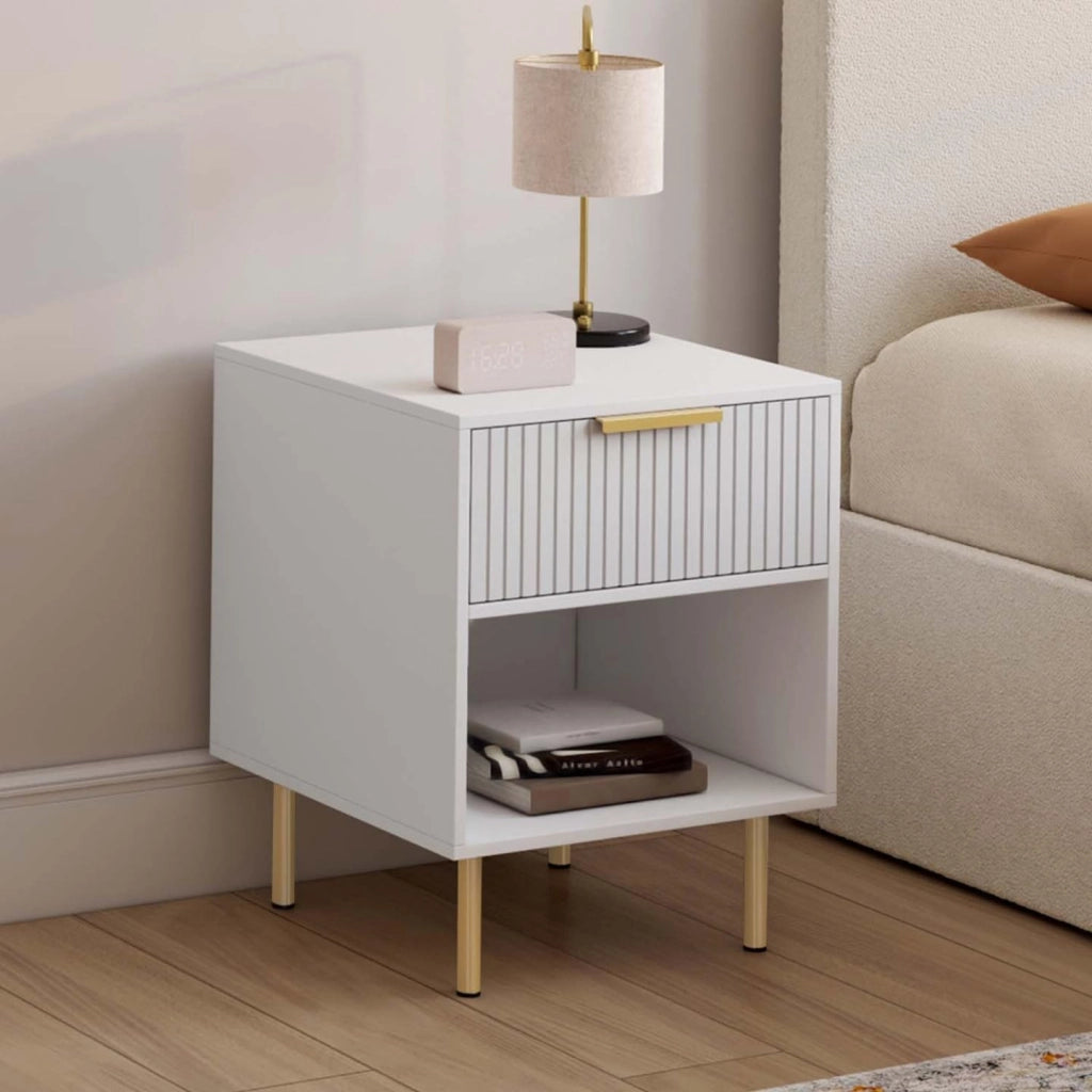 Set di 2 comodini a 1 cassetto Marcel con doghe in Legno Bianco e Oro