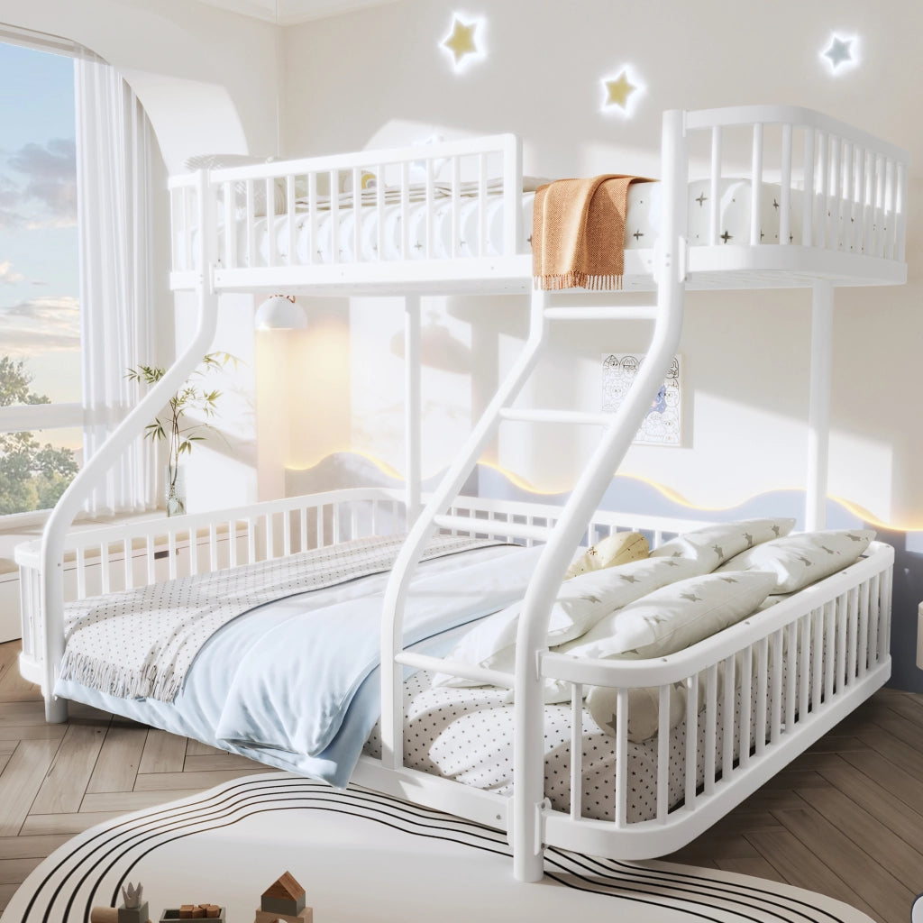 Letto a castello per bambini 90x200 + 140x200 cm; in metallo con barriere di sicurezza e scala; letto familiare; bianco