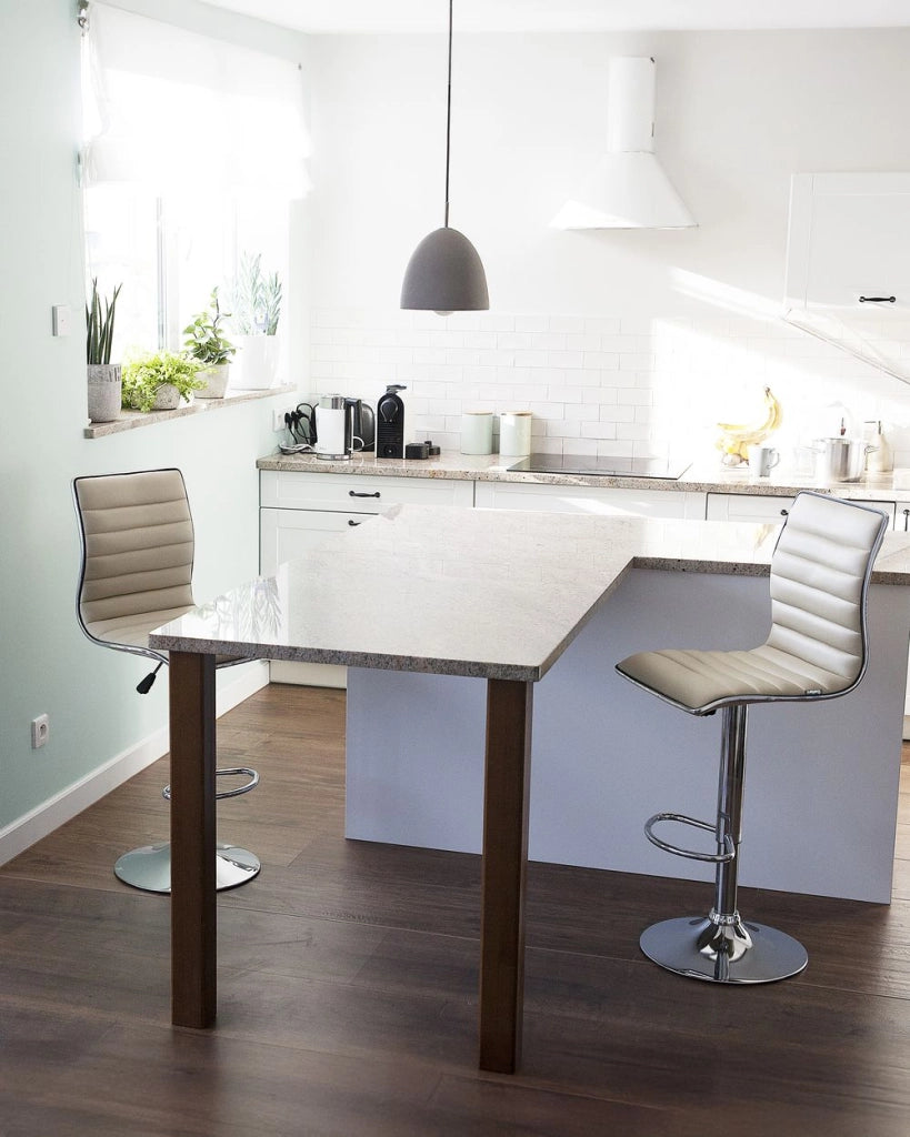 Set di 2 sedie da bar in tessuto beige sedile in tessuto argento altezza del bancone girevole e regolabile in altezza