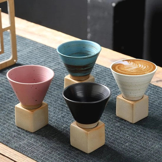 Set di Caffè Ceramico Vintage da 4 - Tazze a Tre Angoli per Espresso, Caffè, Tè e Latte