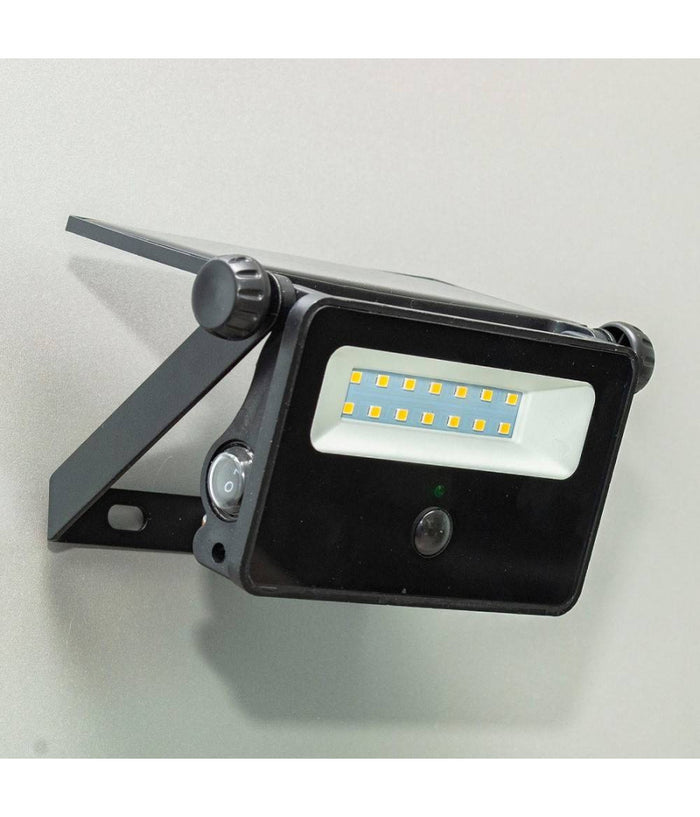 Faretto Solare Ip65 Ricaricabile Parete Sensore Crepuscolare Movimento Led 8 W         