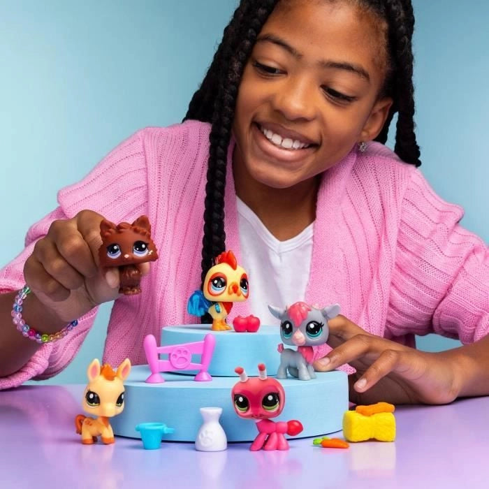 BANDAI - Littlest Pet Shop - Set da collezione Tema fattoria - 5 animali e accessori - BF00510