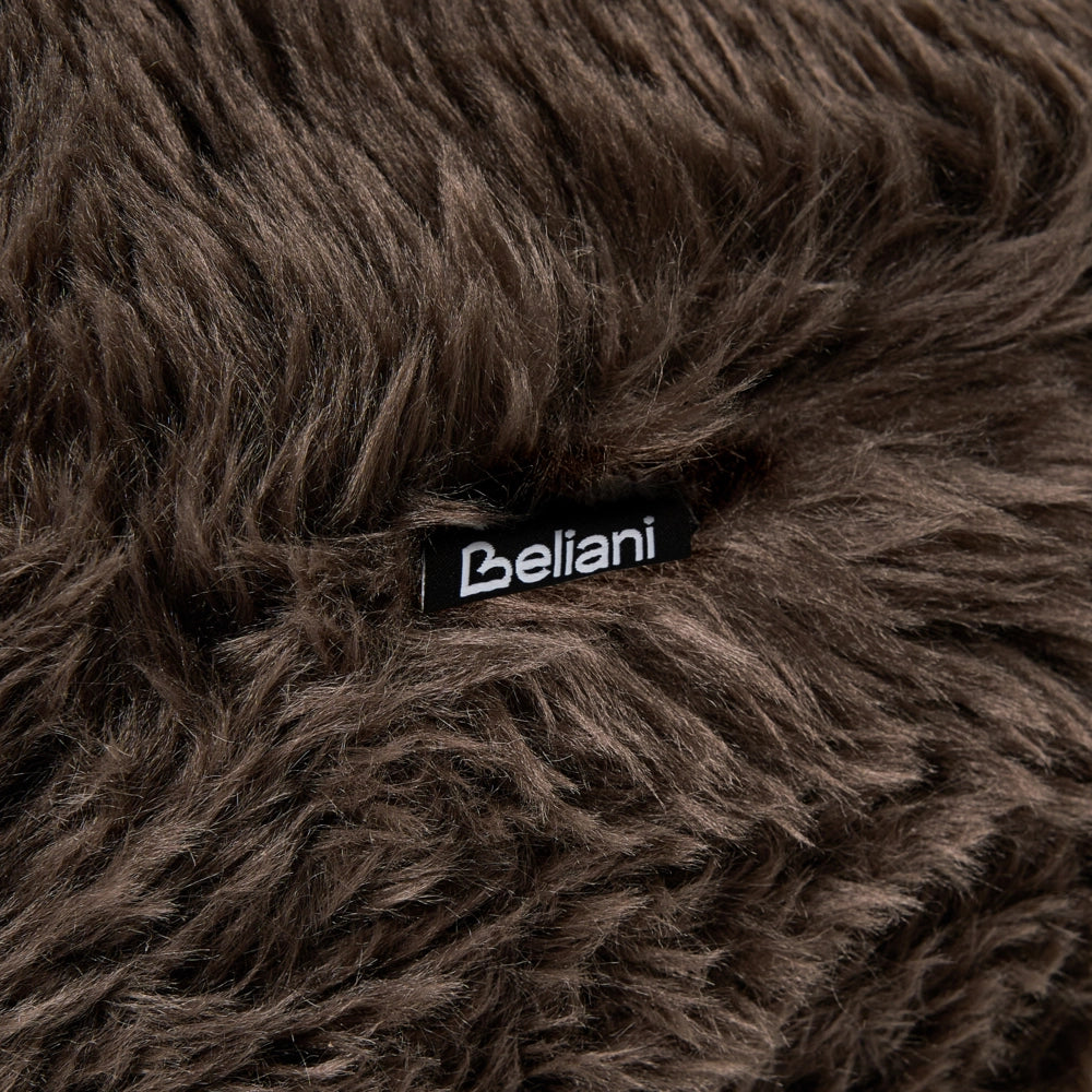 Poltrona marrone chiaro e marrone scuro con rivestimento in pelliccia sintetica design retrò e gambe in legno per salotto