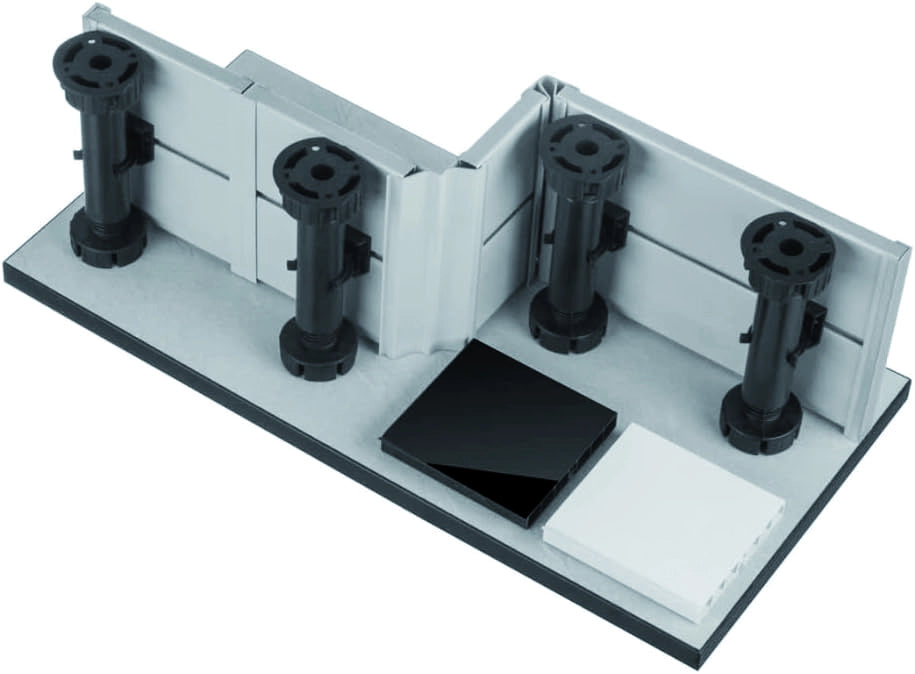 SET PIEDINI PER MOBILI DA CUCINA IN PLASTICA CON GANCIO mm. 100 h 4 pz.
