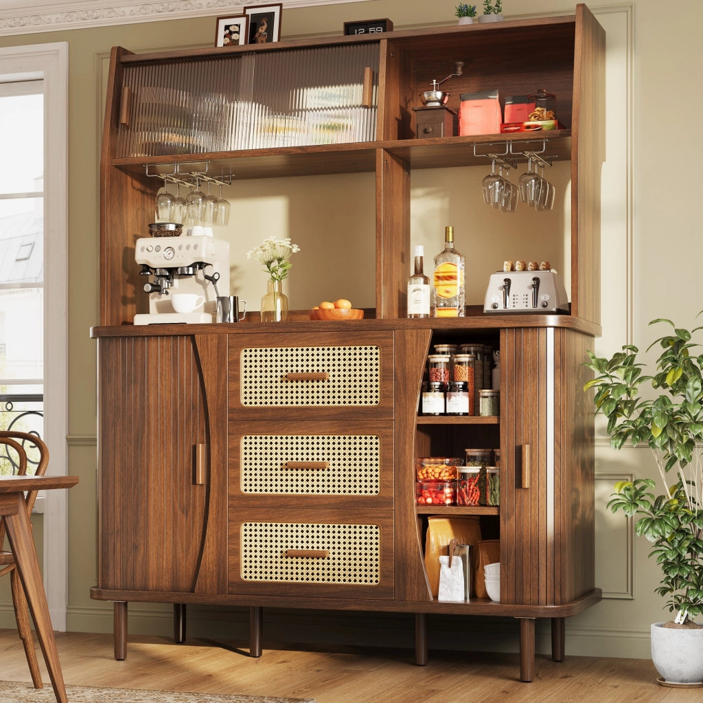 Credenza 140x40.5x174.5 cm con ante scorrevoli in vetro; 3 cassetti; MDF e metallo noce