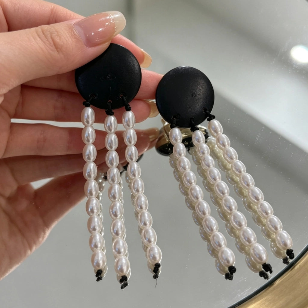 Orecchini vintage rotondi in legno con nappine di perle, design geometrico in legno nero di alta qualit¨¤, orecchini retr¨° e alla moda.