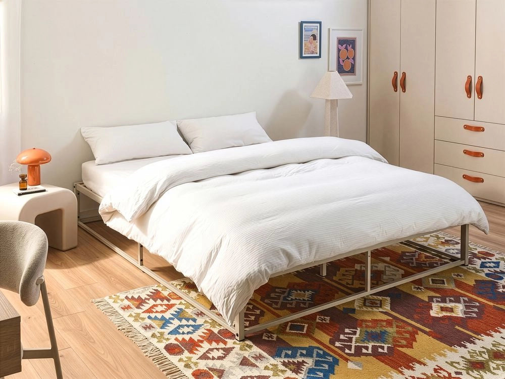 Letto matrimoniale con struttura in metallo, a doghe doppie integrate, senza testiera 160 x 200 cm beige chiaro stile moderno industriale