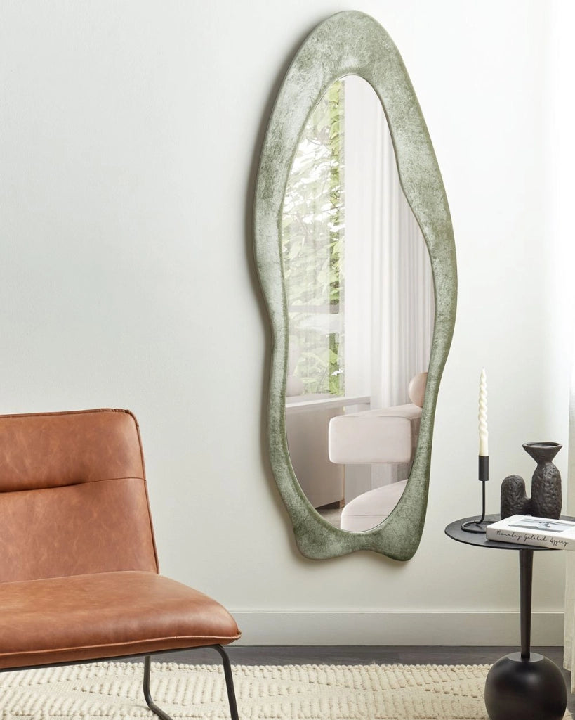 Specchio da parete verde con cornice in MDF, vetro 57 x 160 cm, forma irregolare, pezzo decorativo da parete, stile moderno.