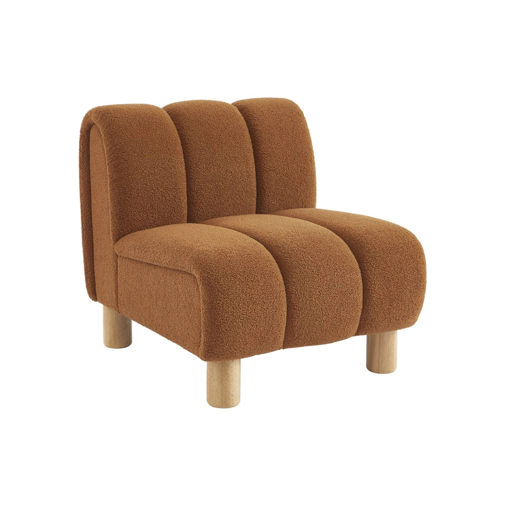 Poltrona relax con gambe rotonde in legno e tessuto bouclé, camel