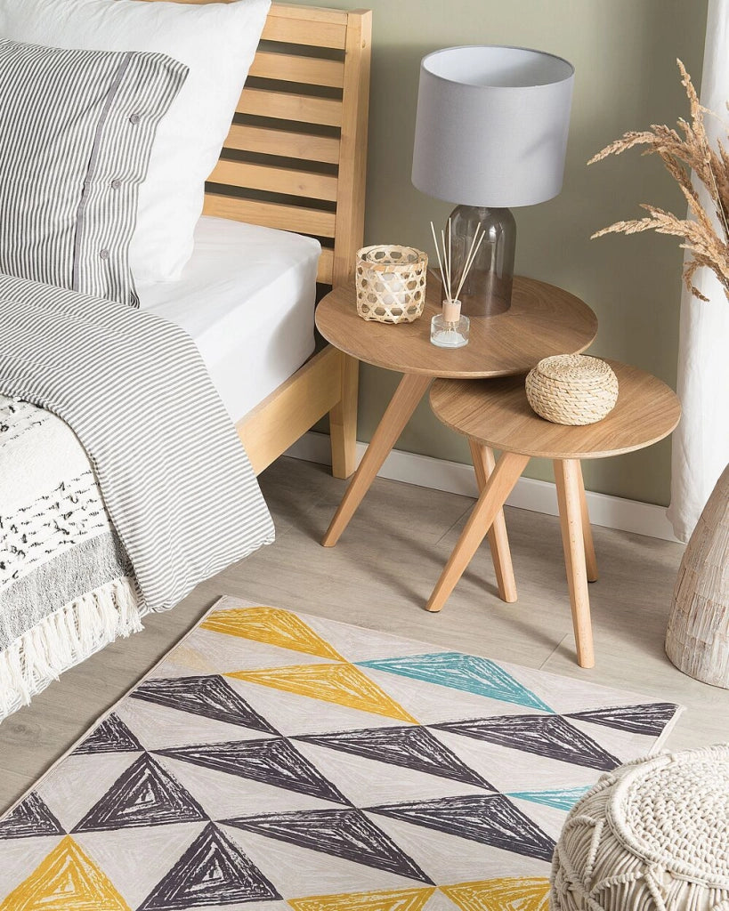 Tappeto tappetino grigio e giallo stampato motivo geometrico 80 x 150 cm a pelo corto