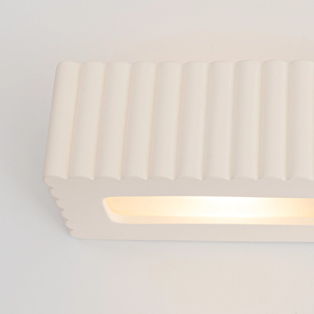 Applique ceramica bianca rigata su-giù E27 SULKIO Pure Lume