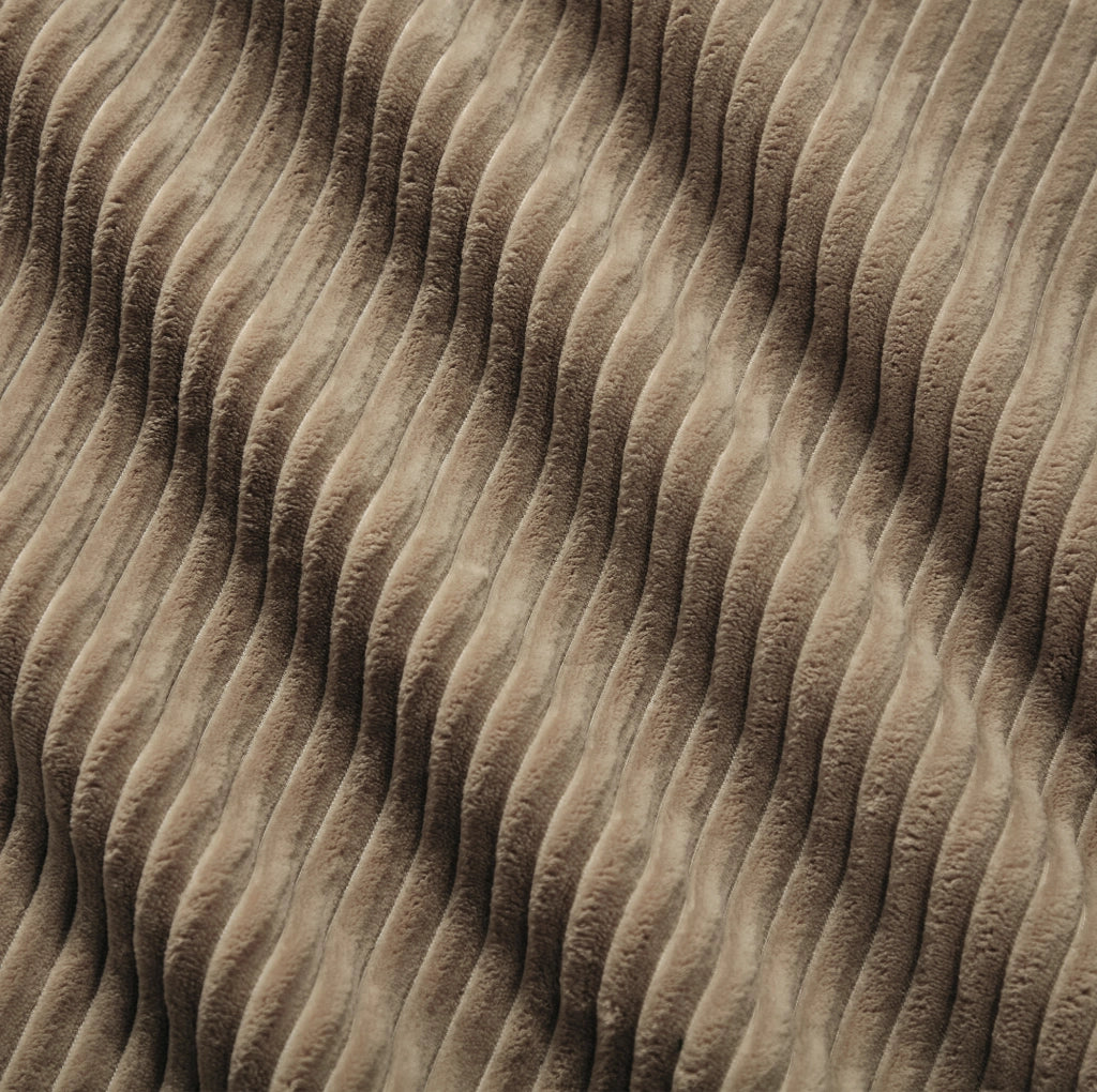 Divano modulare con seduta profonda e design componibile in corduroy marrone
