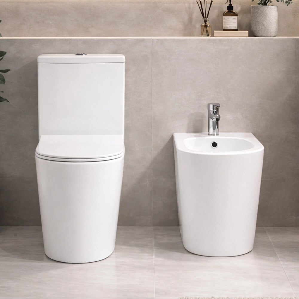 Set sanitari in ceramica bianco filomuro monoblocco rimless con copriwc Kyoto