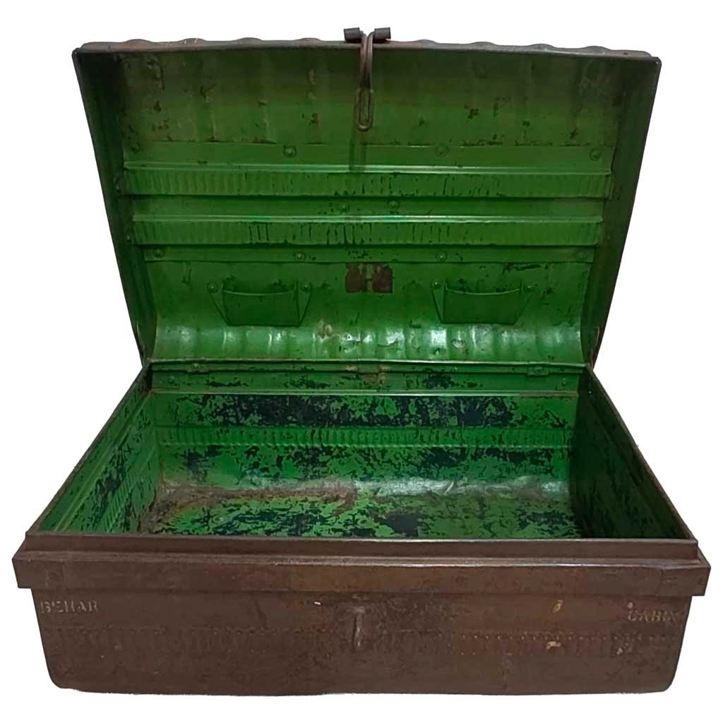 Valigia artigianale in metallo, 67x37x25h cm