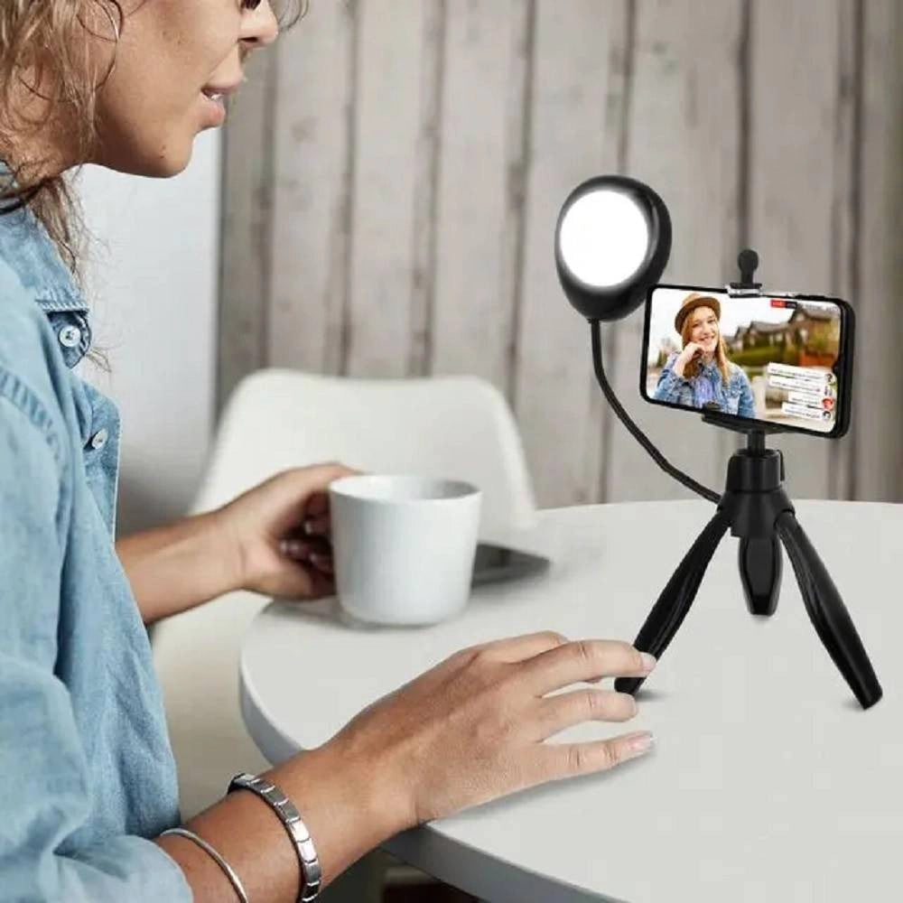 Trade Shop - Treppiedi Da Tavolo Con Luce Led 3 Intensità Girevole 360° Per Smartphone Hd3274 -