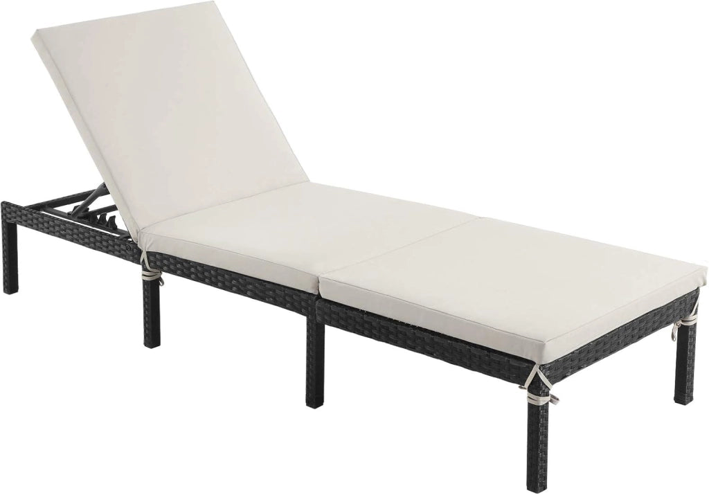 SONGMICS Lettino Prendisole, Sdraio in Rattan Sintetico, Materassino di 5 cm, Schienale Inclinabile, 59 x 198 x 28 cm, Max Portata 150 kg, Giardino Balcone Terrazzo, Beige GCB27BRV1