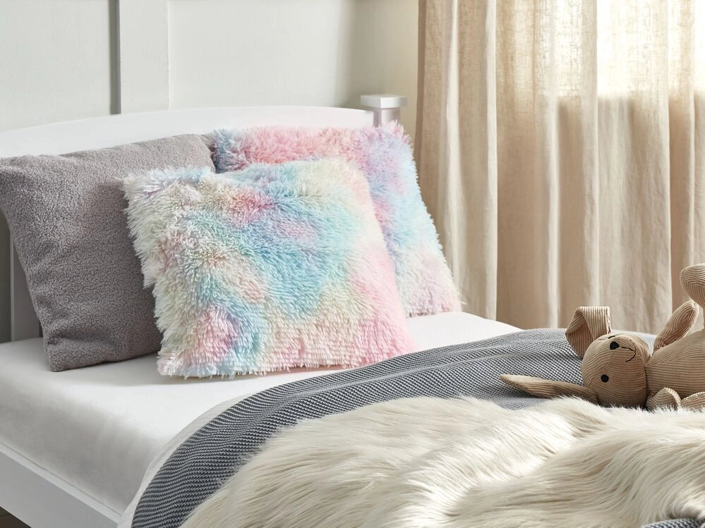 Set di 2 cuscini in tessuto ricamato multicolore con motivo a cuoricini 45 x 45 cm morbida imbottitura