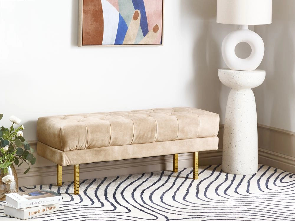 Panca Beige Tessuto imbottito Velluto Accento di metallo Gambe d'oro Panca da letto Sgabello