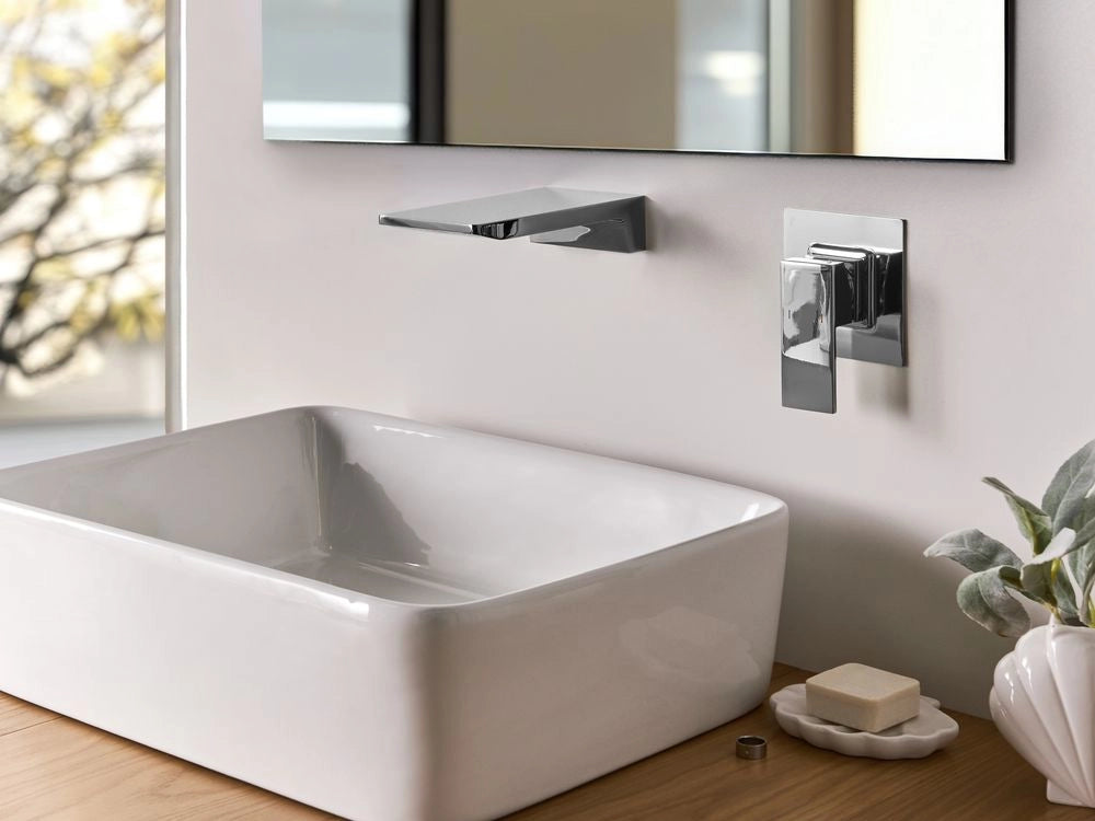 Rubinetto miscelatore per lavabo a parete in ottone argentato monocomando
