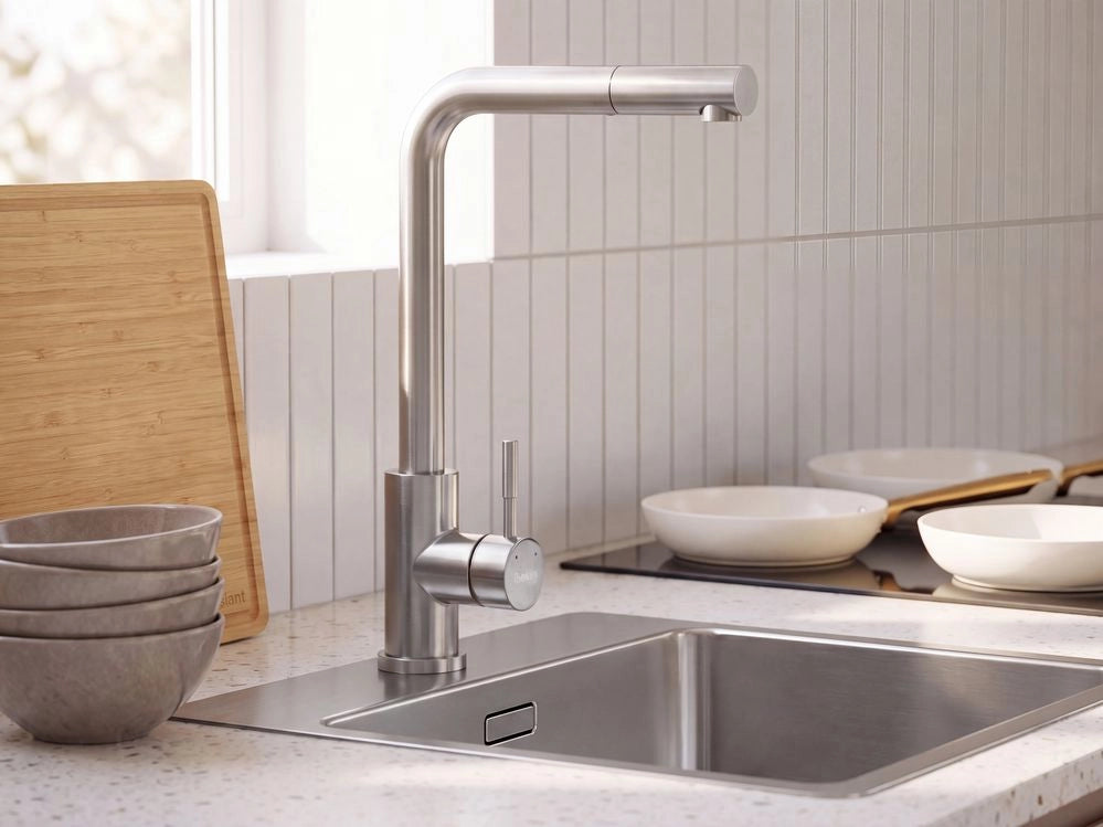 Rubinetto da cucina girevole ed estraibile in acciaio inossidabile argento con aeratore, tubo flessibile a molla, finitura nichel, design moderno
