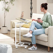 TAVOLINO DA LAVORO REGOLABILE CON PIANO INCLINABILE E 4 RUOTE, IN LEGNO E METALLO, 55X36X62.5-82.5 CM, BIANCO E ROVERE