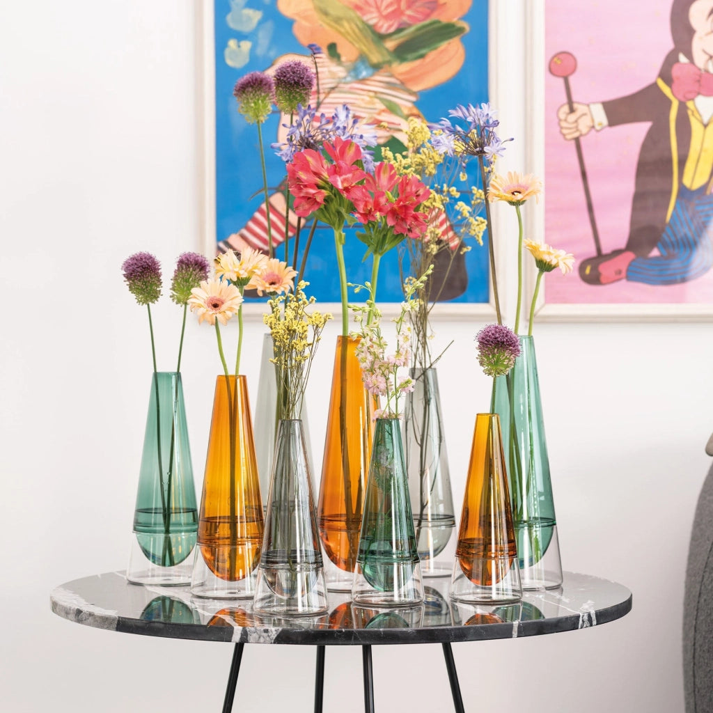 Vaso Conosfera 100 in vetro borosilicato soffiato a mano, design elegante color verde lago, tecnica incalmo per un complemento d'arredo unico