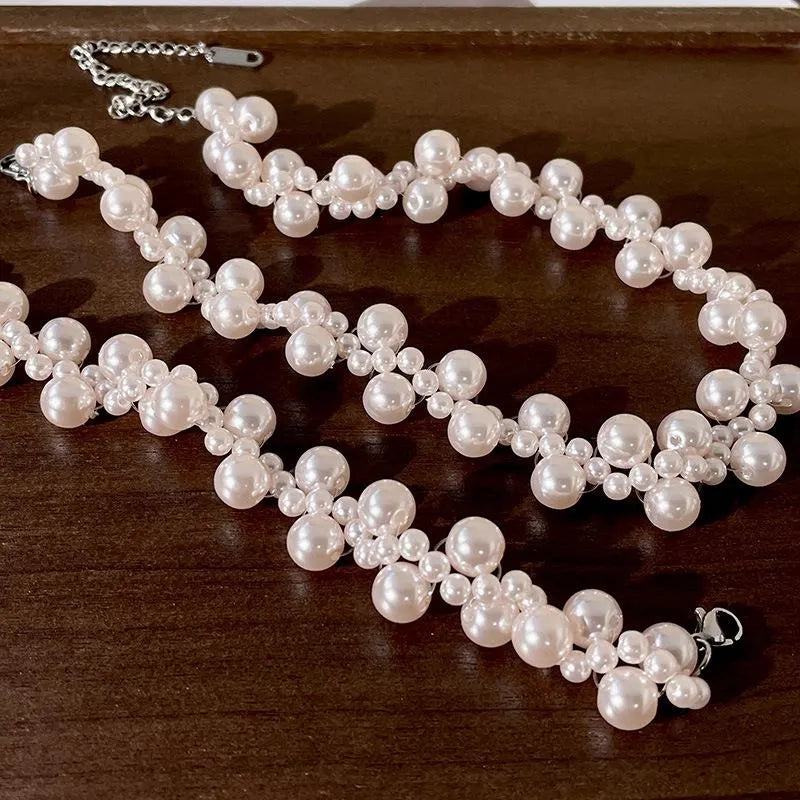 Bracciale e collana di perle irregolari realizzati a mano. Collana fatta a mano.