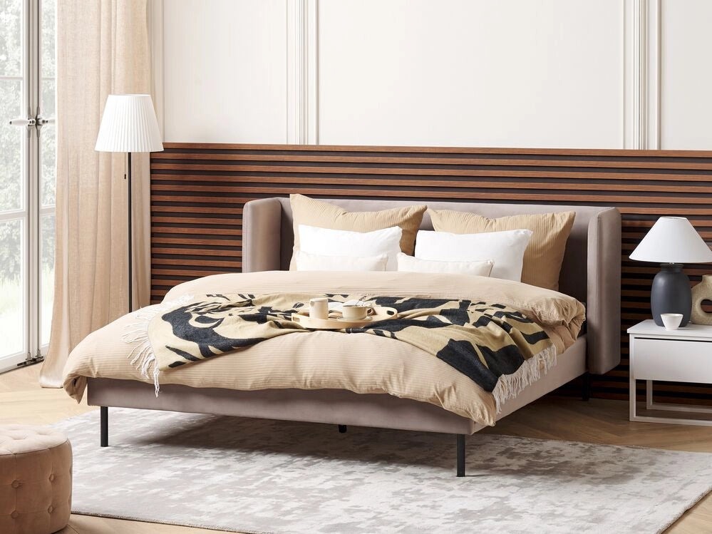 Letto con rete a doghe velluto tortora 160 x 200 cm testiera e gambe nere camera da letto soggiorno