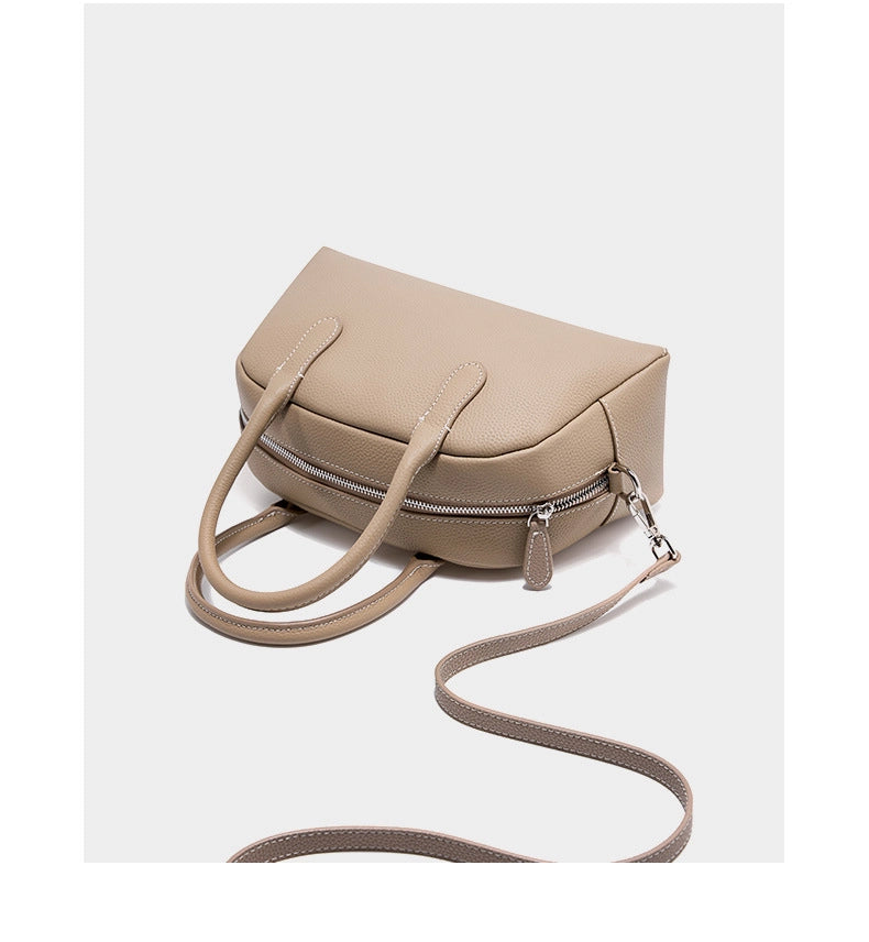 Borsa a tracolla piccola in vera pelle da donna, colore grigio.
